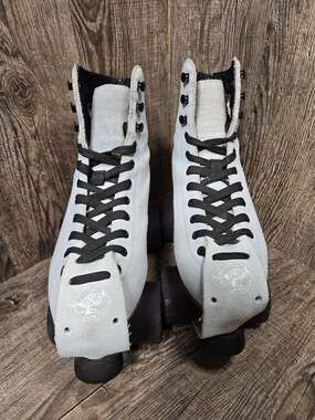 Moonlight Roller The Moon Boot Size 6 Gray Suede Quad Skates